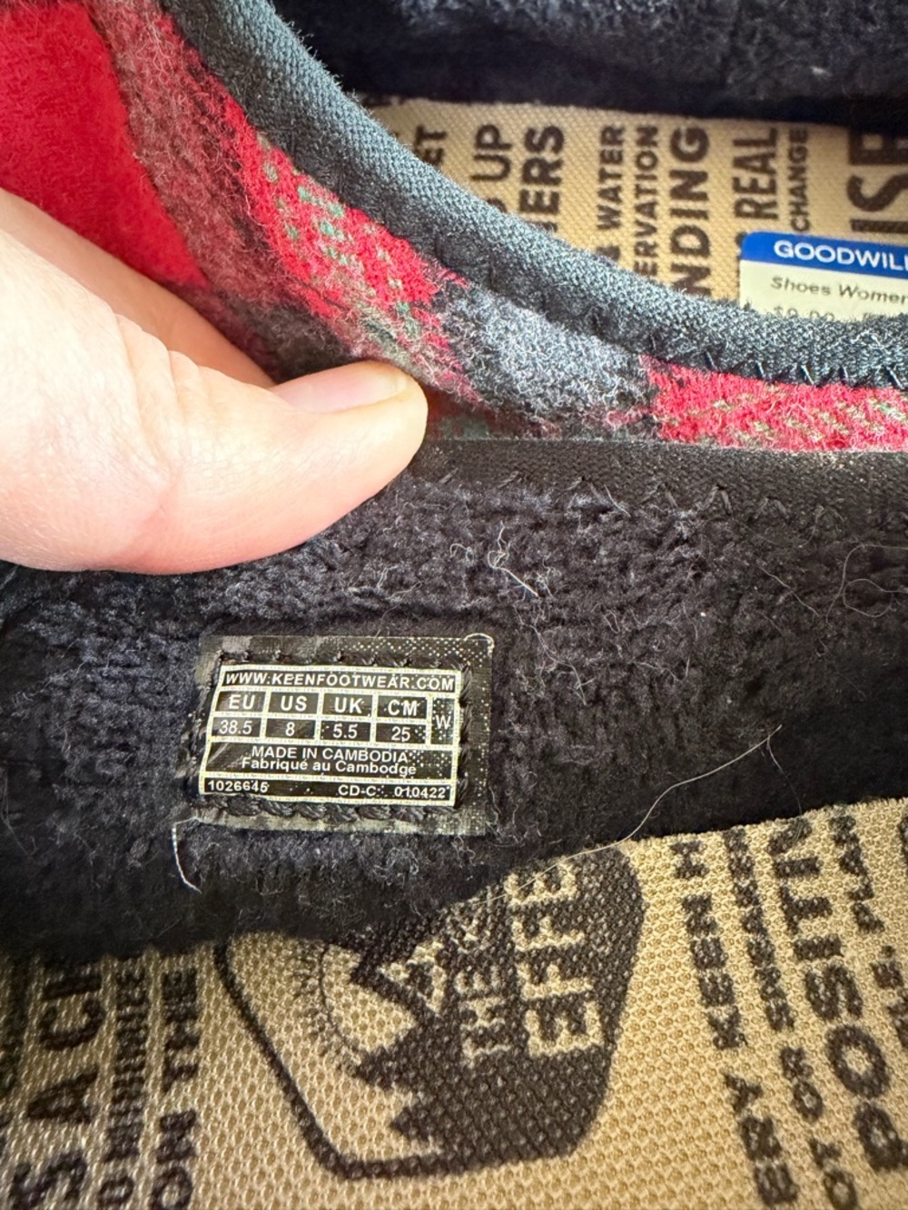 Keen Howser Slip-On Red Plaid Wrap Toe Shoes Slipper Womens Size 8 - Picture 8 of 9